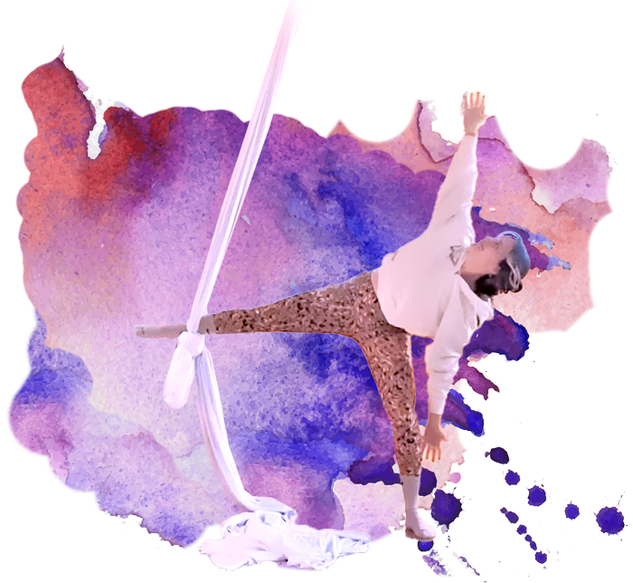 Pilates & Tuch-Turnen in Poysdorf, in Niederösterreich im Weinviertel. Im Bild: Lisa zeigt eine Figur am weißen Silk vor. Sie steht dabei mit einem Bein am Boden, das andere ist in der Schlaufe. Sie formt mit den Händen ein T und  beugt sich zu einer Seite, um die seitliche Flanke zu dehnen.